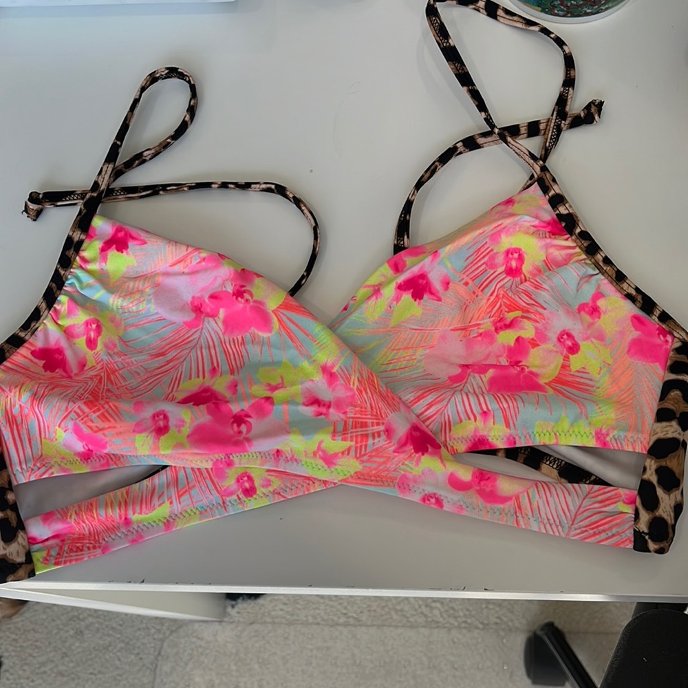 PINK by Victoria’s Secret beight bikini top (tie and clasp) size M